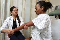 Rheumatologist talks with lupus patient